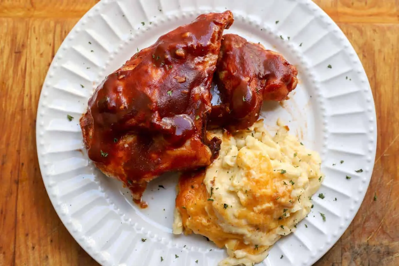 Barbecue chicken with macaroni and cheese